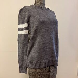 Forever 21 Gray and White Women's Crew Neck Sweater